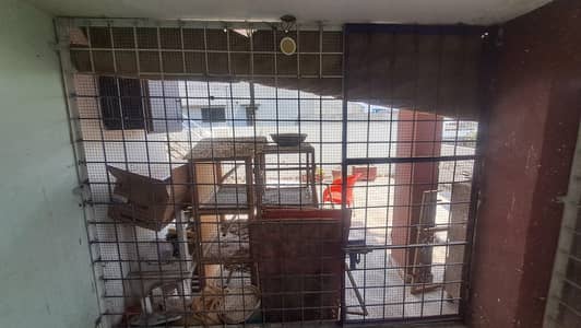 2 grill 8.6ft x 6.8ft with door