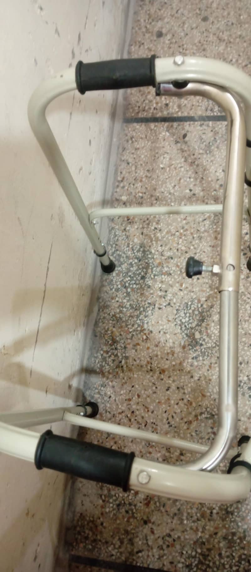 moveable folding Walker 1