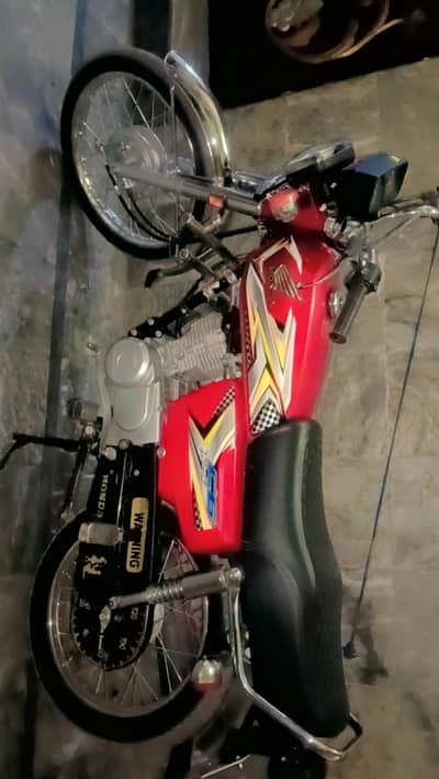 Honda cg125 colure . red