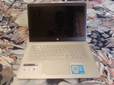 HP pavilion 14- bk 14 inch i3 7th
