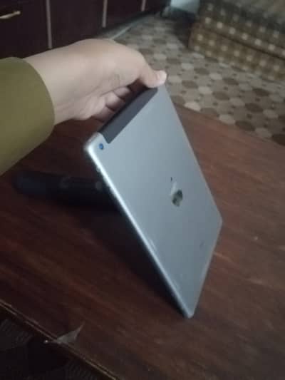 Screen little bit broken working condition ipad air 2