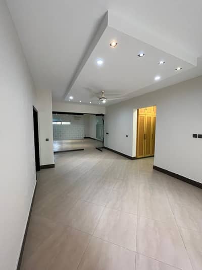 In Civil Lines 3000 Square Feet Flat For Sale