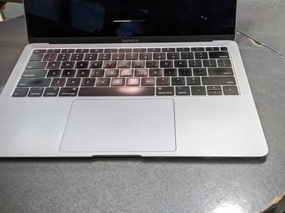 MacBook air 2018 8/256