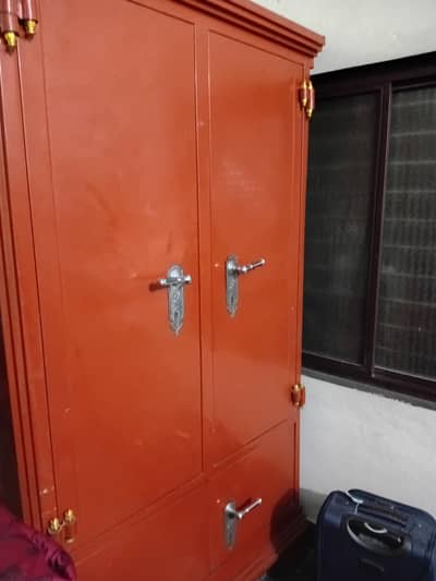 Full size wadrobe for sale in good condition