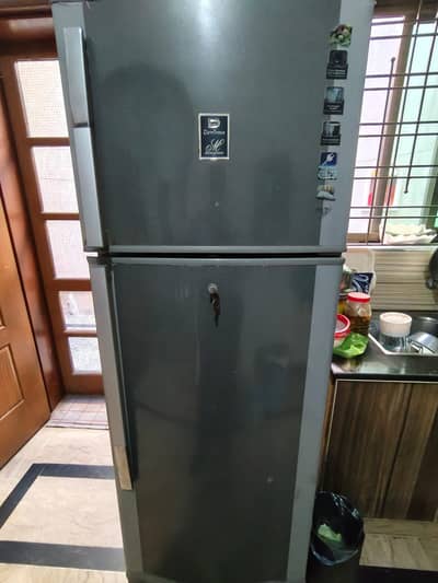 REFRIGERATOR FOR SALE  10/10 CONDITION