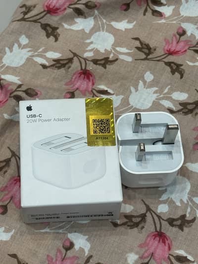 Apple 20W USB-C Power Adapter – Original / Like New
