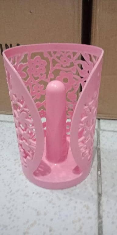 paper tissue storage rack desk base organizer in hollow plastic, vertical roll holder