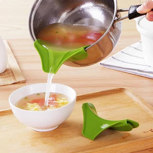 Silicone Slip On Pouring Spout Funnel for Pot Pan Bowl Jar Pour Soup