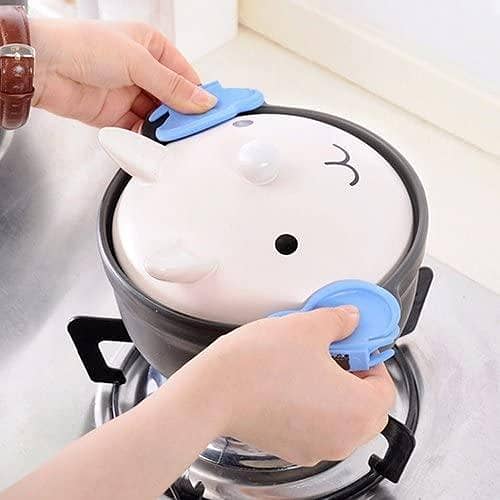 2 Pcs Butterfly Silicone Plate Clips with Magnet – Heat-Resistant Insulation Clamps (Random Colors)