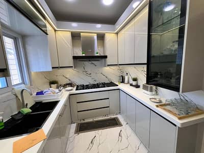 CHANCE DEAL 400 YARDS LIKE NEW BUNGALOW FOR SALE PRIME LOCATION GULSHAN IQBAL BLOCK 5