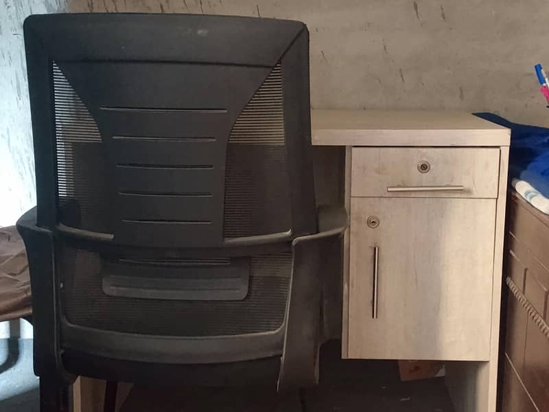 computer table  with chair 0