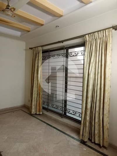 Exective Female Seperate room - Atta Bath - PIA Road Shaukat Khanm