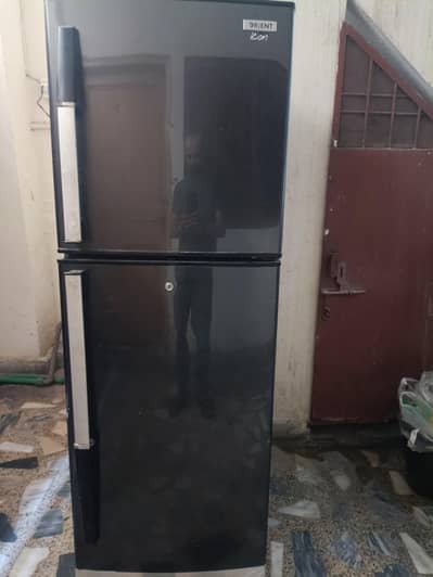 Selling Old/Used Fridge Medium Size