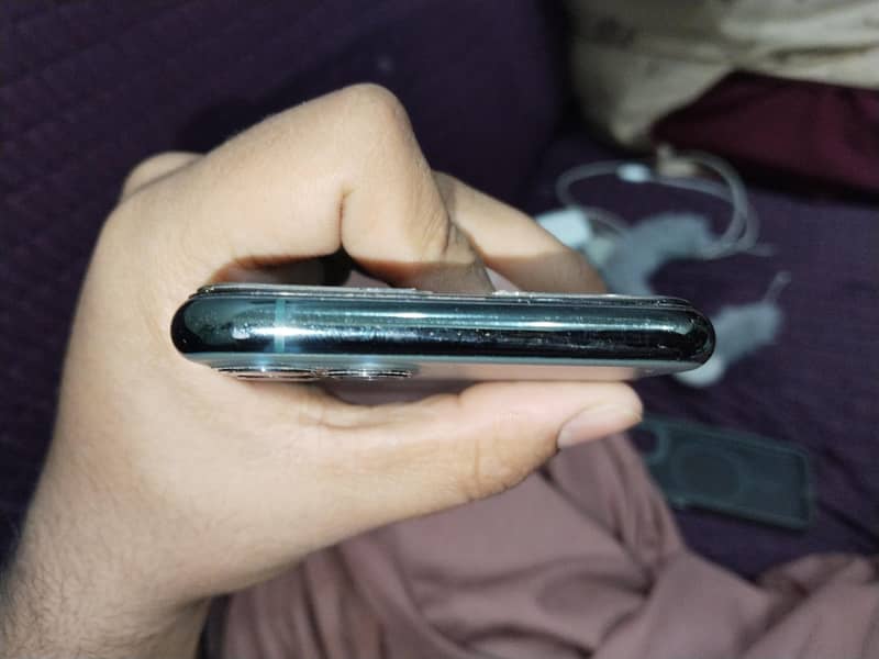 iPhone 11 Pro 1