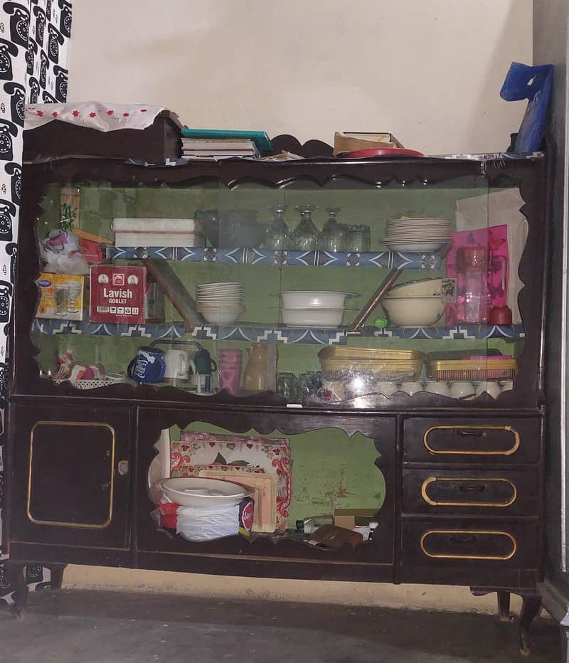 مضبوط لکڑی کا شوکیس / کیبنٹ – بہترین کوالٹی، اچھی حالت میں 1