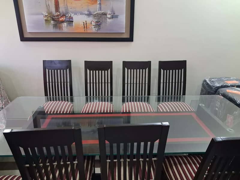 Dining table 0