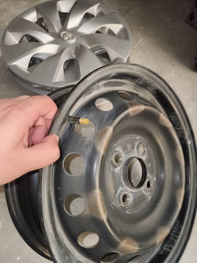 4 14inch Toyota Vitz 2018 model rim Japense with wheel covers