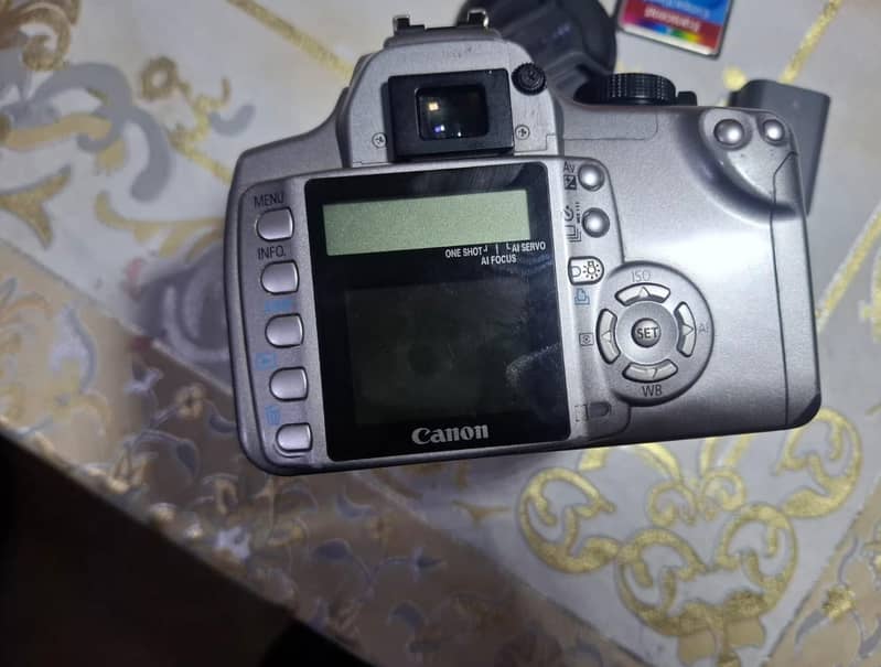 Canon EOS 300D  DSLR  | Fast Autofocus 3