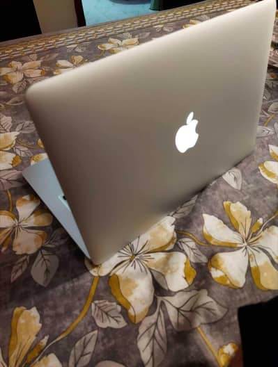 MacBook Air 13" (Early 2015) – Lightweight, Reliable & Well Maintained