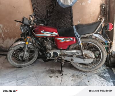 Honda 125 red colour