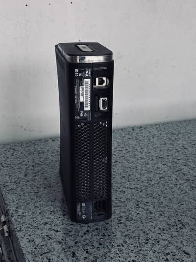 Xbox 360 (With 30+ Pre-Installed Games)