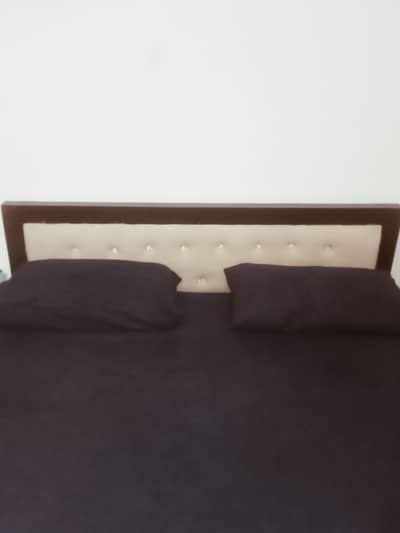Dable bed with metres