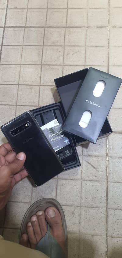 Samsung S10 Wirh Complete Accessories