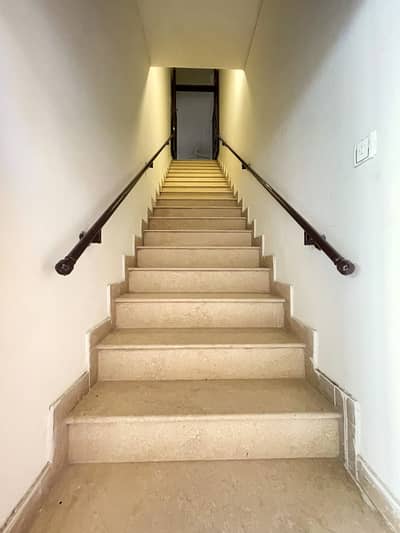 1kanal upper portion available for rent location E11-4 Islamabad