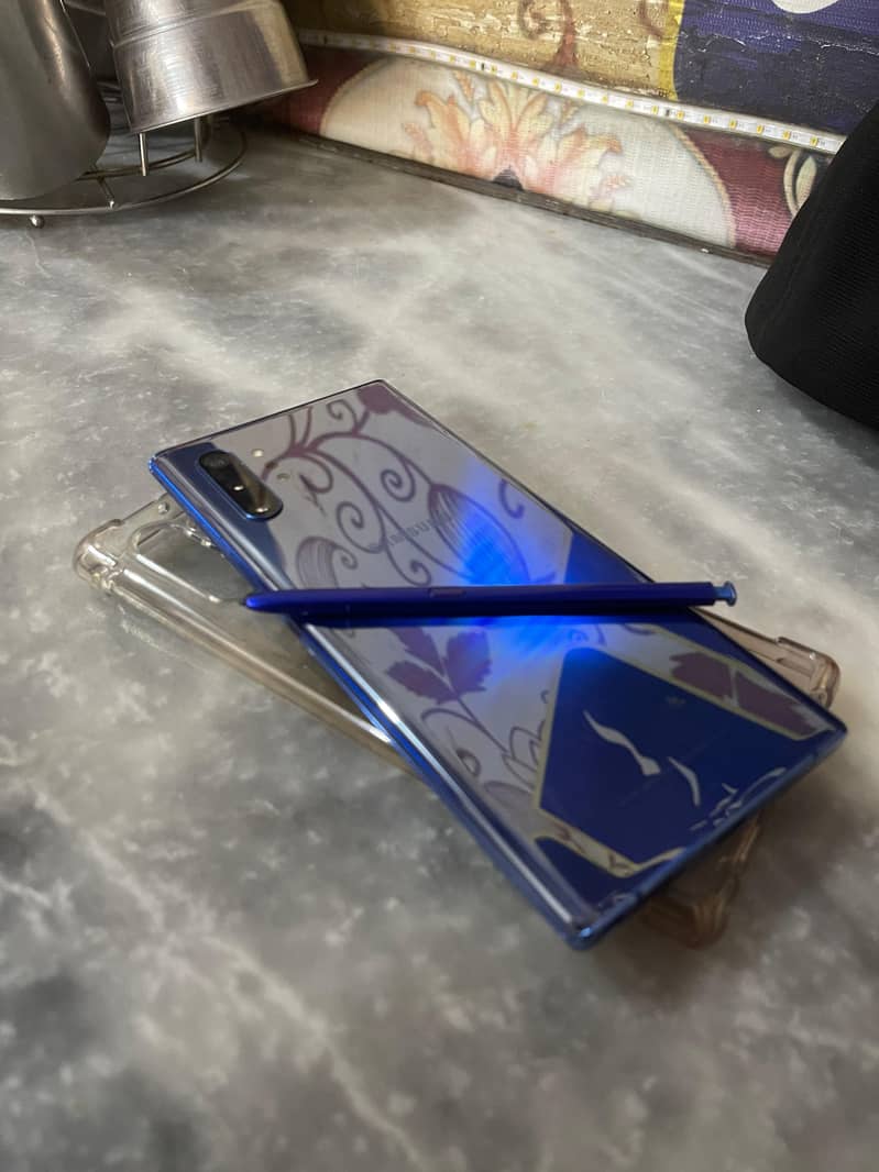 Note 10 Plus. 3