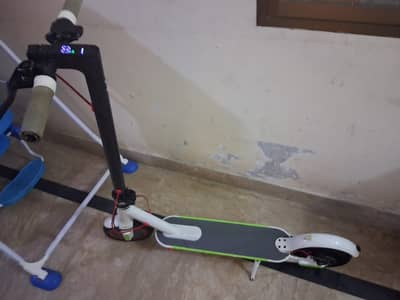 Electric Scooter Rechargeable – Smooth Ride & Good Condition