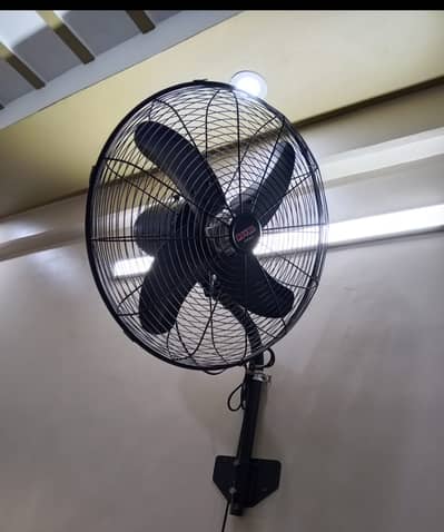 For sale roywl black colour bracket fan