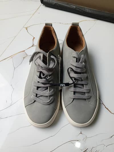 Zara original sneakers (New)