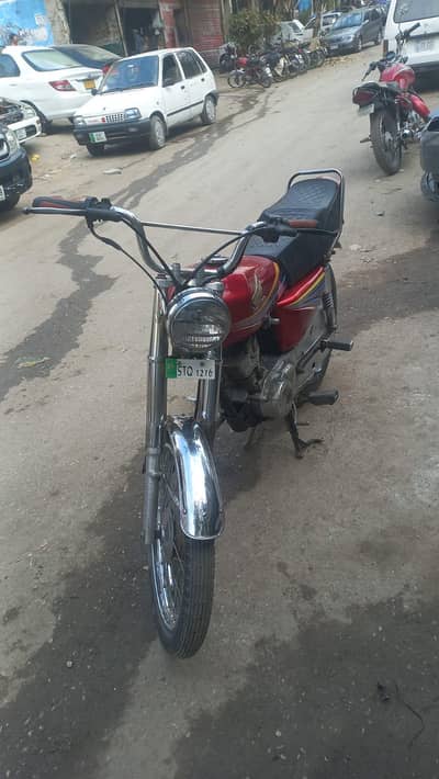 Honda 125. madel 2004.    mobile num.   03192252748