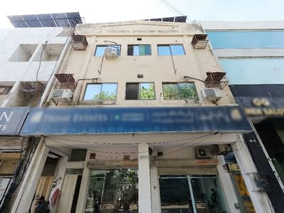 4 Marla Hall With Cabins Glass work