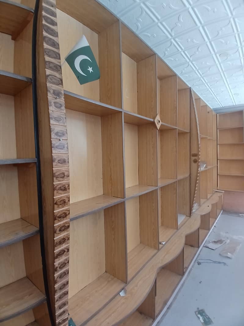 کپڑوں کی الماری ساتھ2 کونٹر  2دوکانوں کاسٹ آپ ہے ہ 5