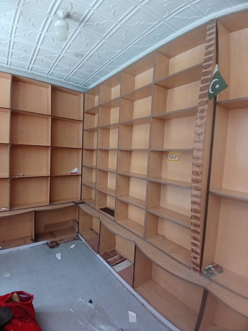 کپڑوں کی الماری ساتھ2 کونٹر  2دوکانوں کاسٹ آپ ہے ہ 6