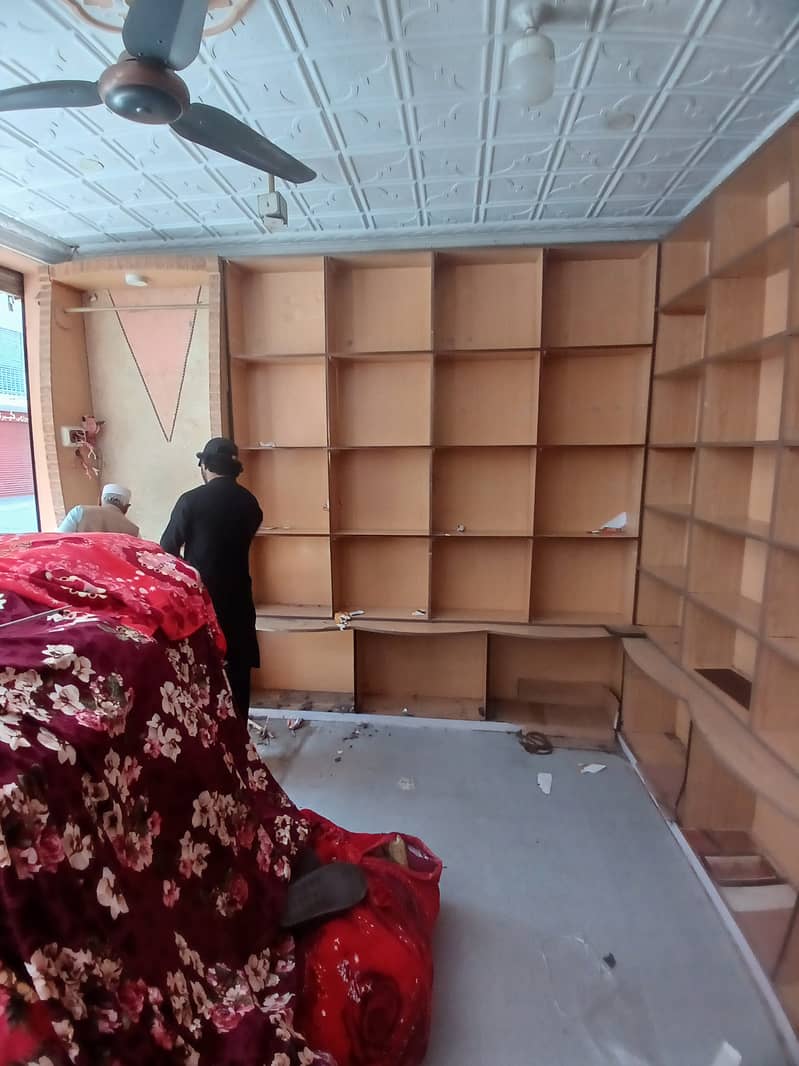 کپڑوں کی الماری ساتھ2 کونٹر  2دوکانوں کاسٹ آپ ہے ہ 7