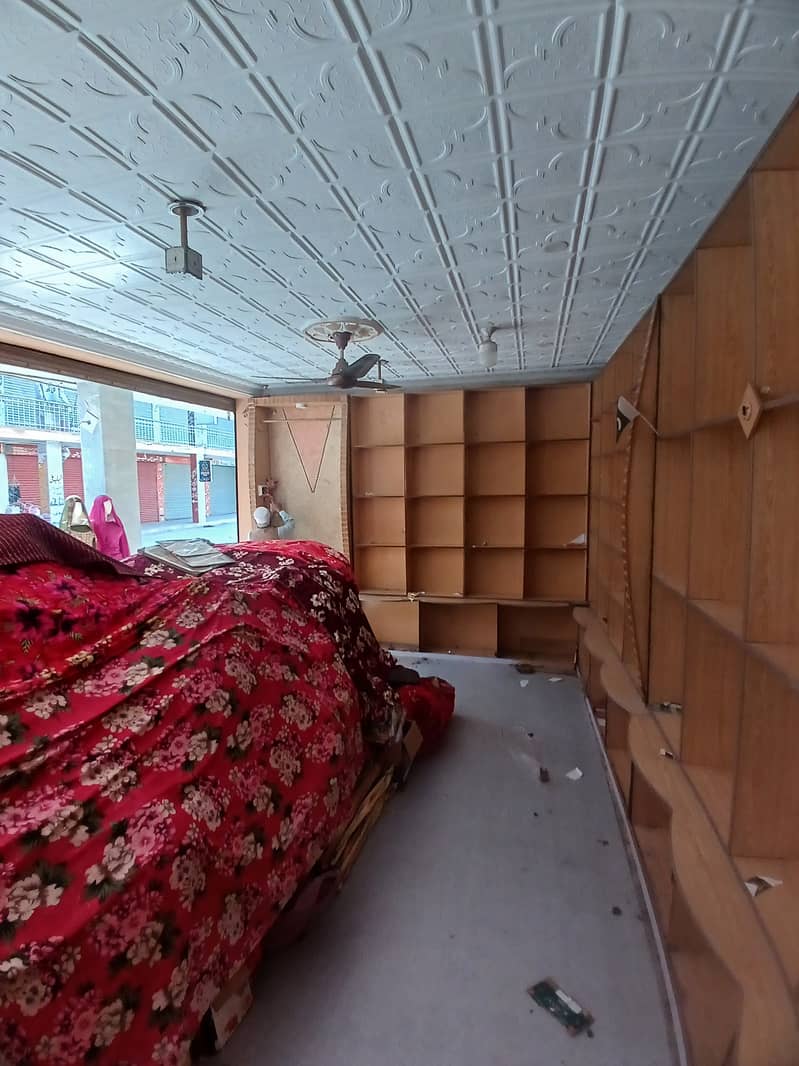 کپڑوں کی الماری ساتھ2 کونٹر  2دوکانوں کاسٹ آپ ہے ہ 10