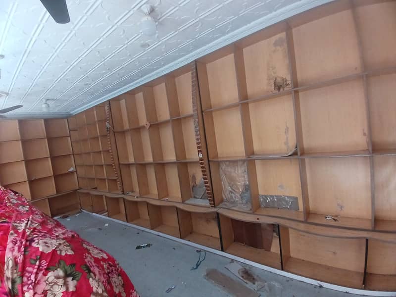 کپڑوں کی الماری ساتھ2 کونٹر  2دوکانوں کاسٹ آپ ہے ہ 11