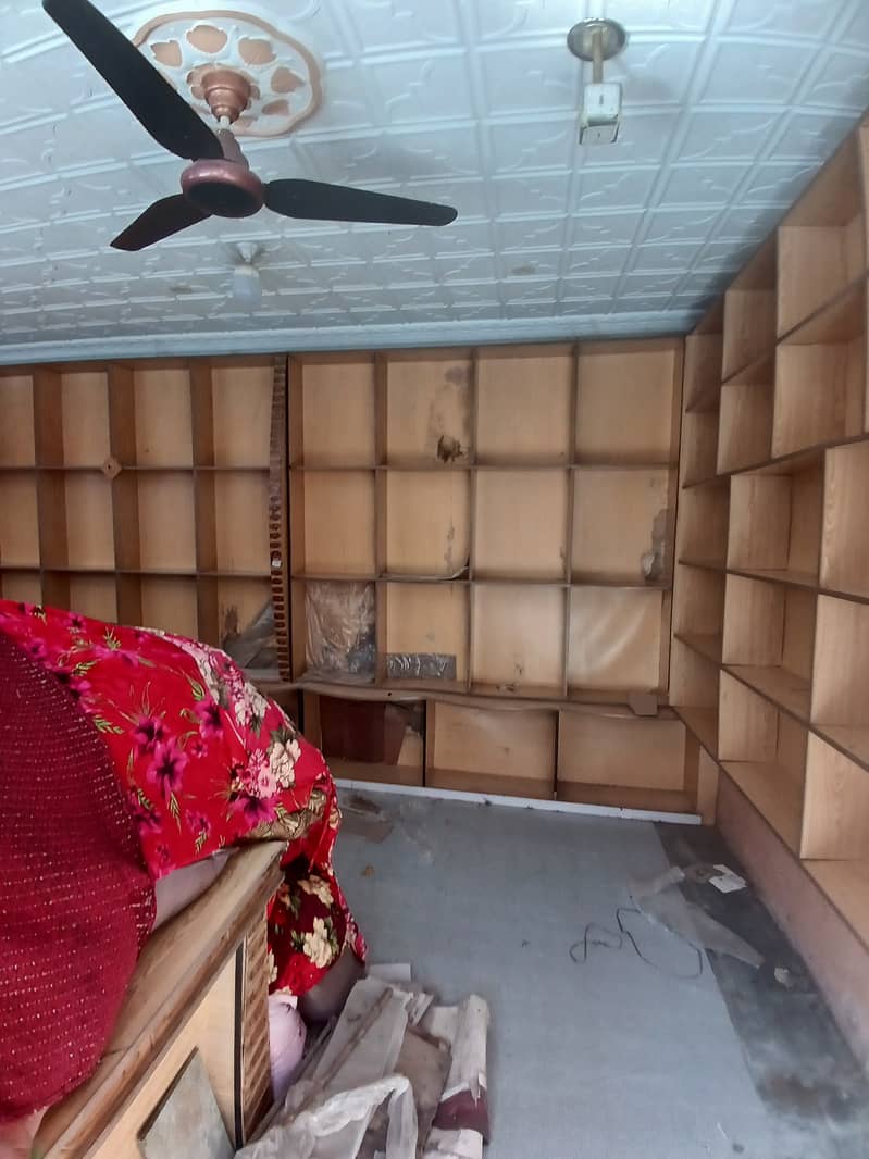 کپڑوں کی الماری ساتھ2 کونٹر  2دوکانوں کاسٹ آپ ہے ہ 12