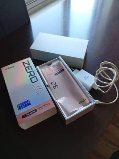 infinix zeero 30 one hand use