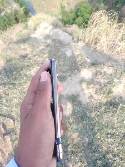 iPhone xs 64Gb  non pta 10/9. All okay good working. bh: 85 plus