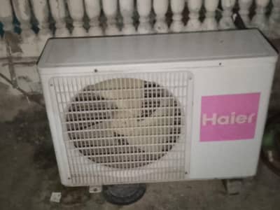 Haier one Ton Air conditioner For sale very good condition