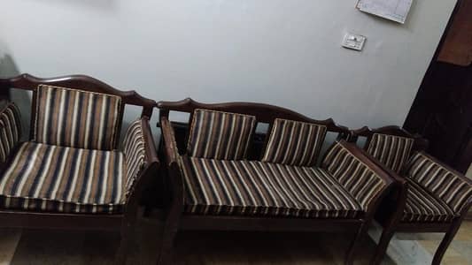 Sofaa 4 seater hai contact whatsap 03052517023