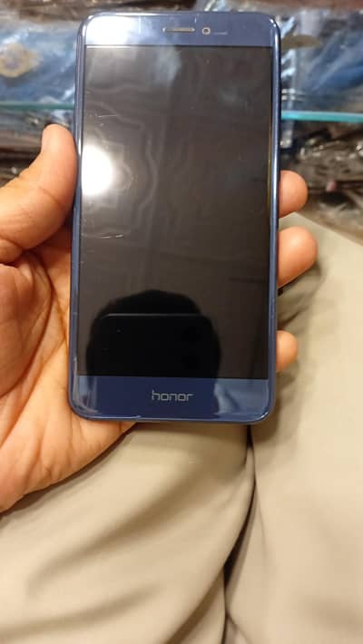 honor 8 lite ha 3 32 ha screen par chota sa black dot ha or back pr b