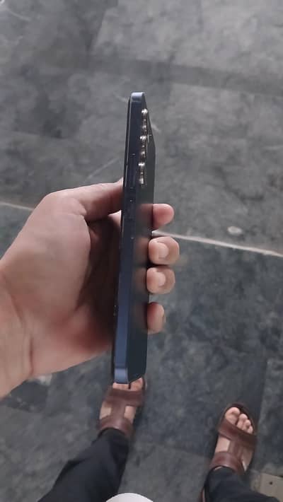 Vivo y100 for sale, excellent condition  batry time  excellent charger