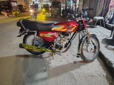 HONDA 125 for contact 03214281081