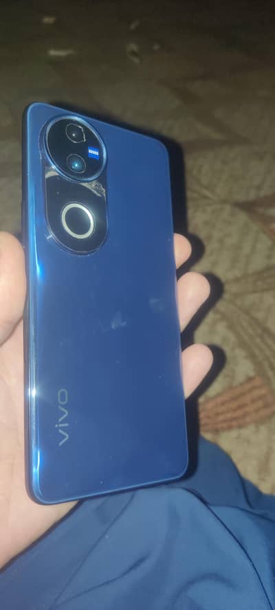 vivo V50