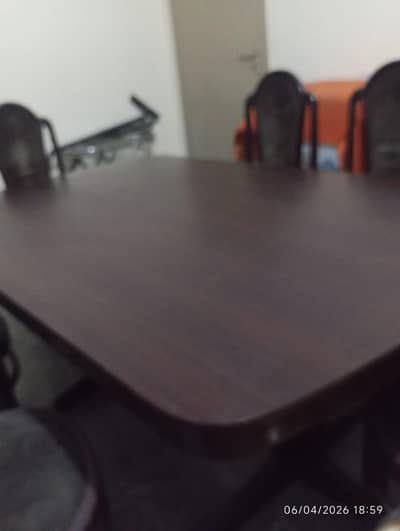 6 Seater Wooden Dining Table – Excellent Condition