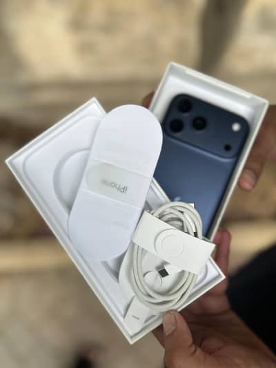 iPhone 17 Pro Max – 512GB (Deep Blue)